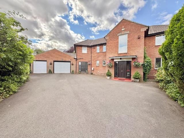 5 bedroom detached house for sale