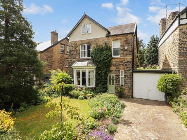 5 bedroom detached house for sale