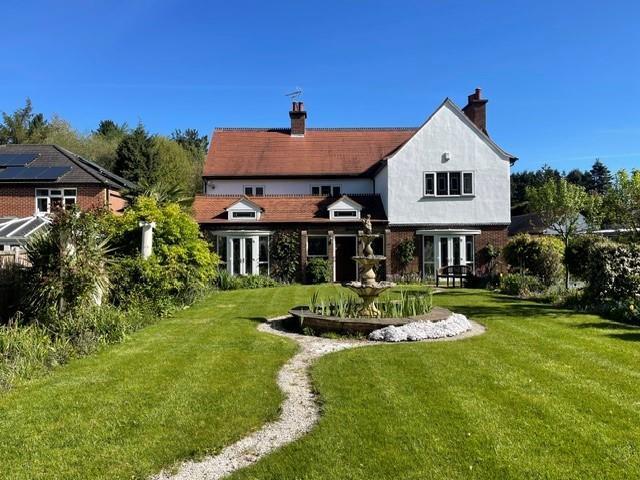 5 bedroom detached house for sale