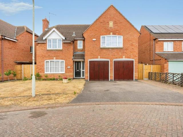 5 bedroom detached house for sale