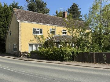 5 bedroom detached house for sale