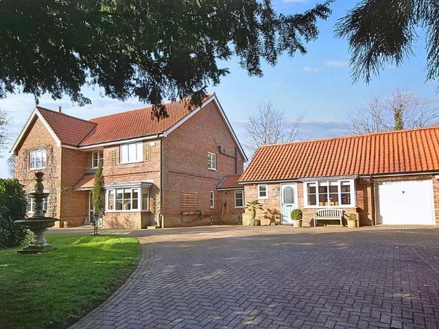 5 bedroom detached house for sale