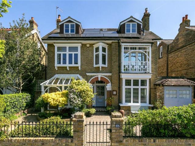 5 bedroom detached house for sale