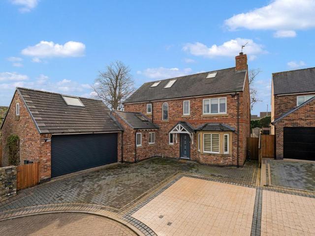 5 bedroom detached house for sale