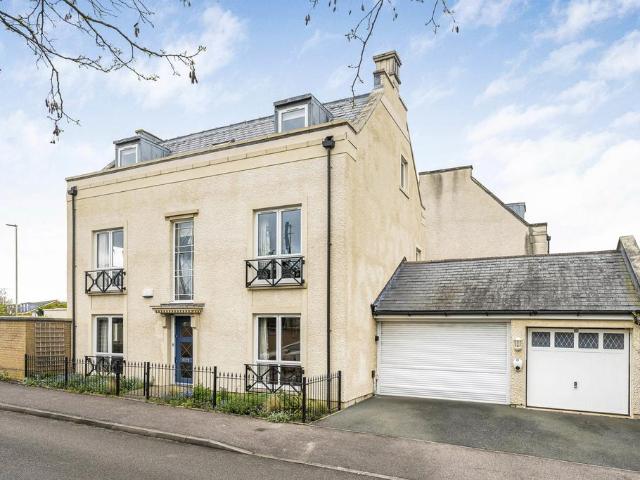 5 bedroom detached house for sale