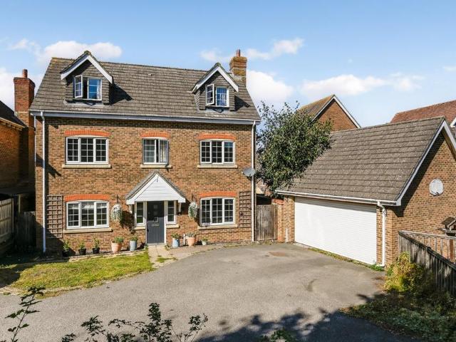 5 bedroom detached house for sale