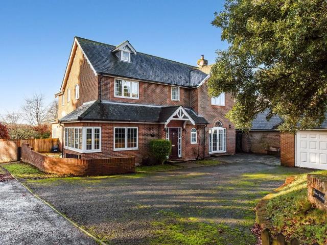 5 bedroom detached house for sale