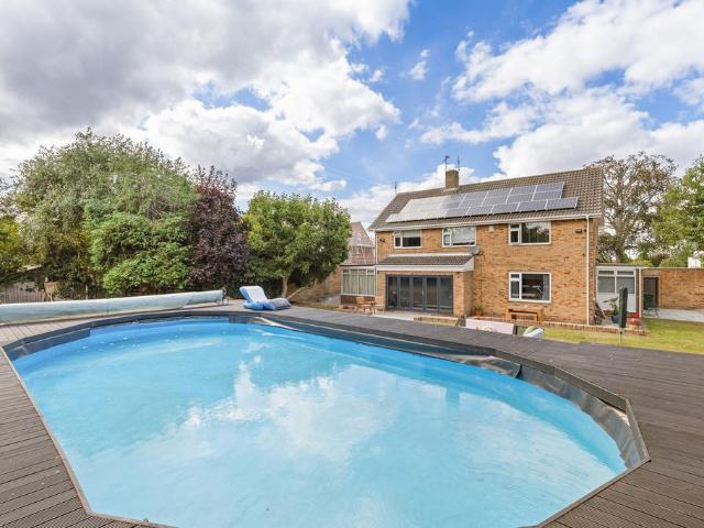 5 bedroom detached house for sale