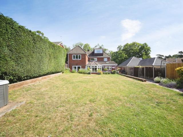 5 bedroom detached house for sale