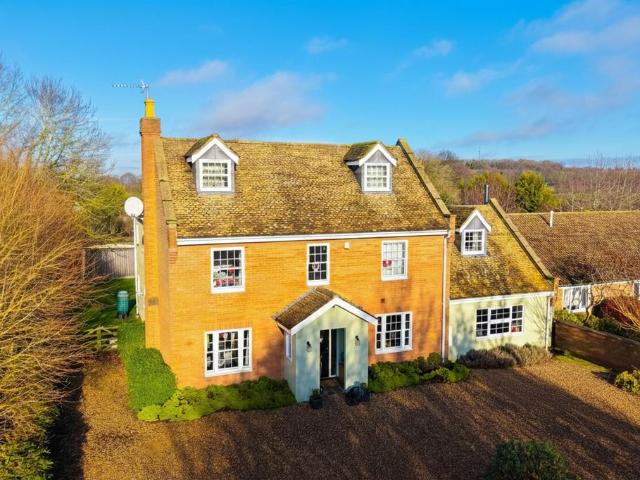 5 bedroom detached house for sale