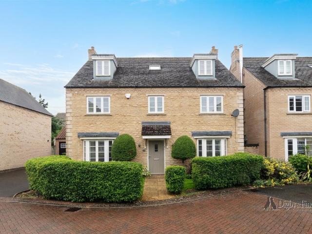 5 bedroom detached house for sale
