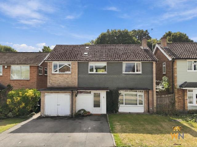5 bedroom detached house for sale