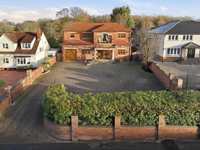 5 bedroom detached house for sale