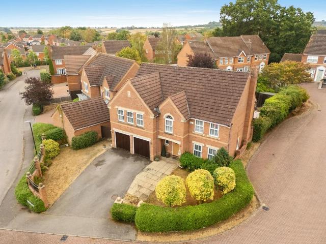 5 bedroom detached house for sale