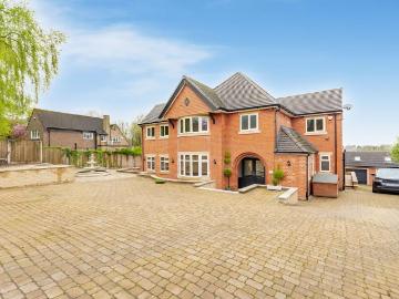5 bedroom detached house for sale