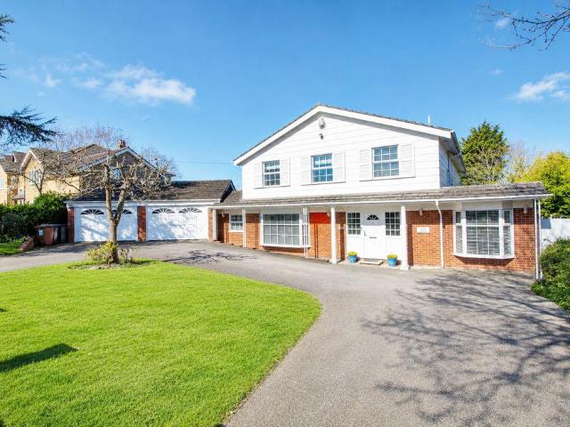 5 bedroom detached house for sale