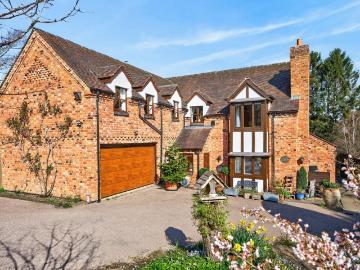 5 bedroom detached house for sale
