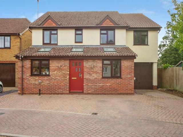 5 bedroom detached house for sale
