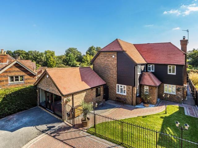 5 bedroom detached house for sale