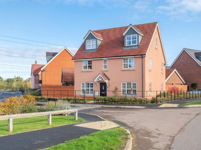 5 bedroom detached house for sale