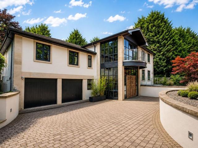 5 bedroom detached house for sale