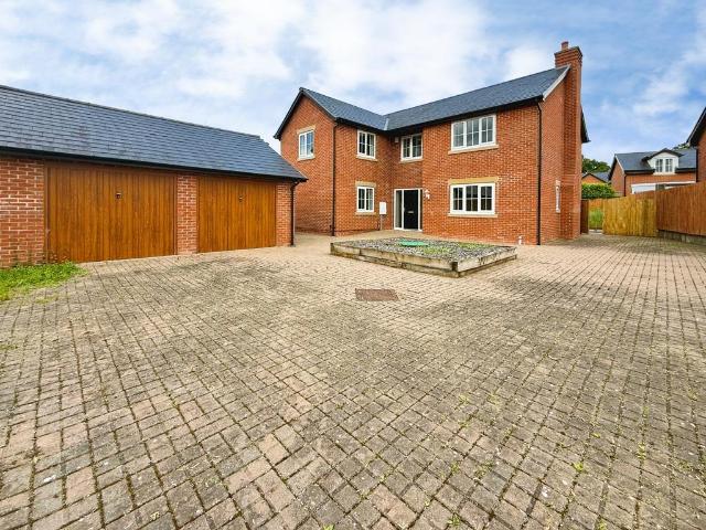 5 bedroom detached house for sale