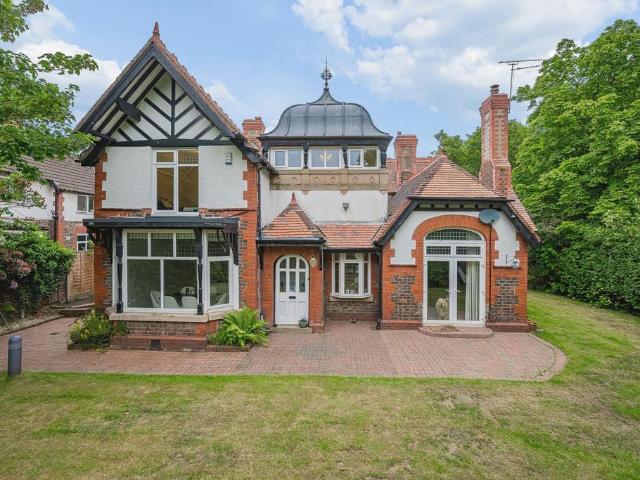 5 bedroom detached house for sale