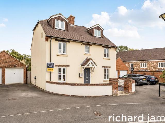 5 bedroom detached house for sale