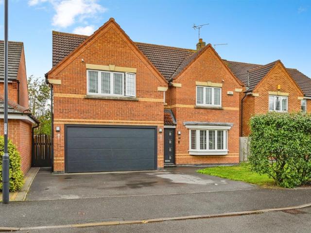 5 bedroom detached house for sale