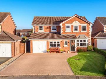 5 bedroom detached house for sale