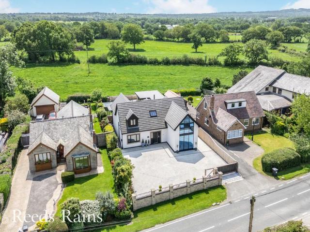 5 bedroom detached house for sale