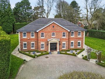 5 bedroom detached house for sale