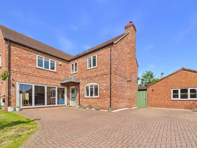 5 bedroom detached house for sale