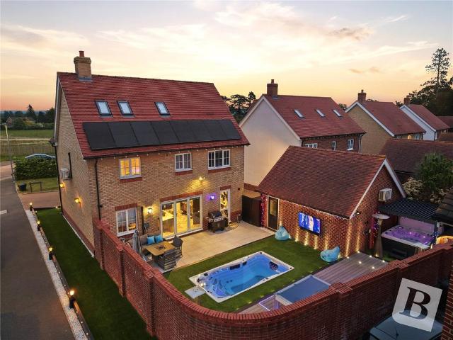 5 bedroom detached house for sale