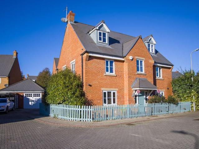 5 bedroom detached house for sale