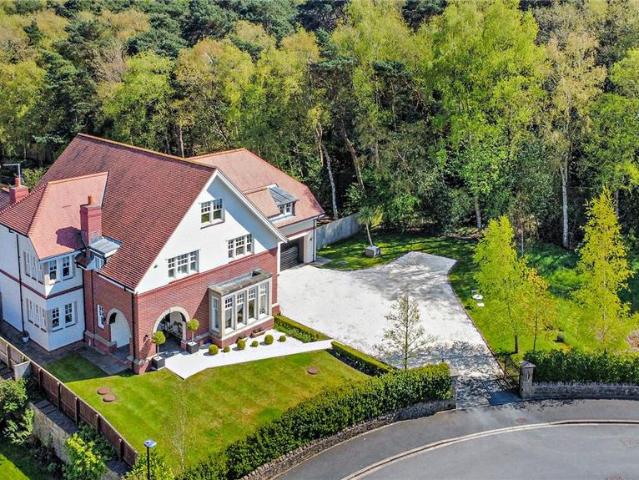 5 bedroom detached house for sale