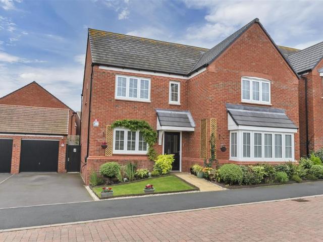 5 bedroom detached house for sale