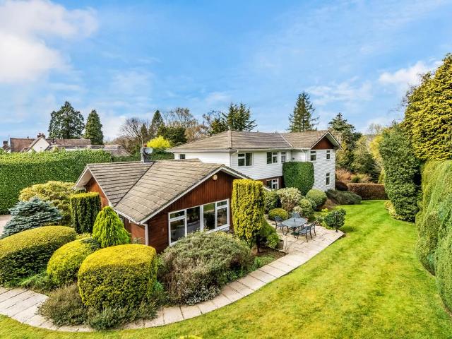 5 bedroom detached house for sale