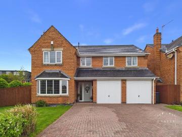 5 bedroom detached house for sale