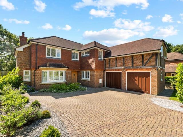 5 bedroom detached house for sale