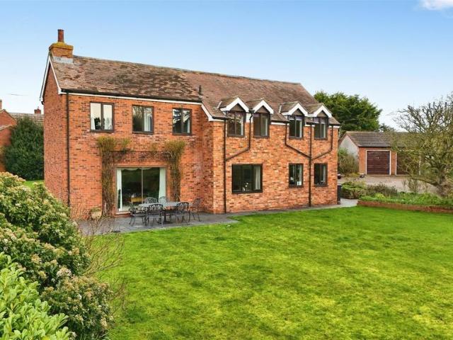 5 bedroom detached house for sale