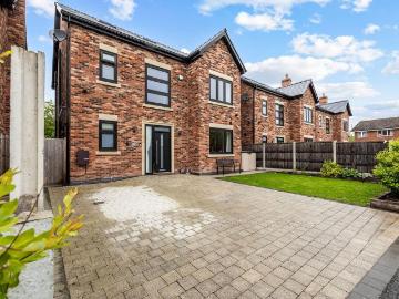 6 bedroom detached house for sale