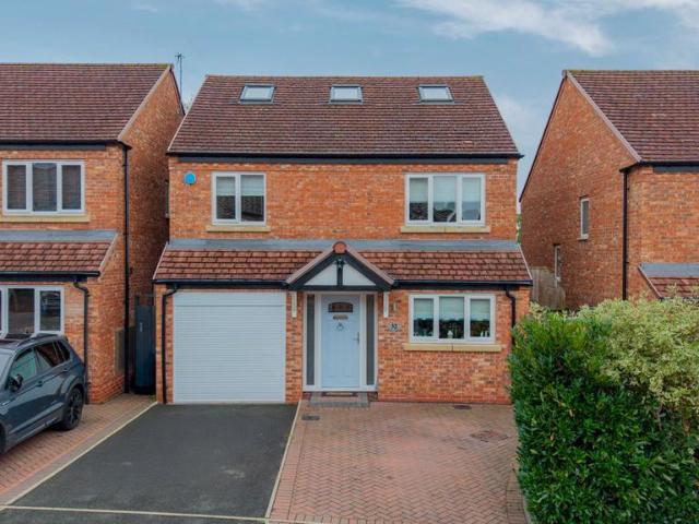 5 bedroom detached house for sale