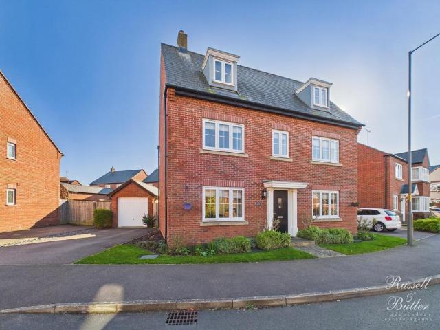 5 bedroom detached house for sale