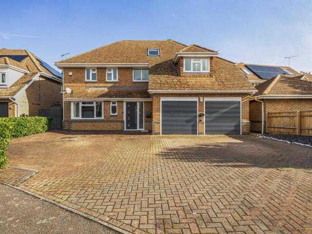 5 bedroom detached house for sale