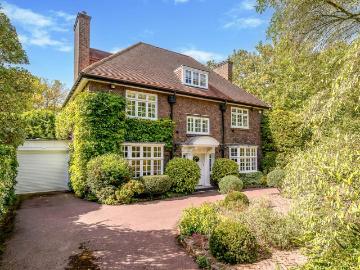 5 bedroom detached house for sale