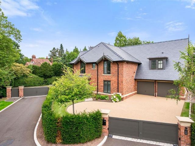 5 bedroom detached house for sale