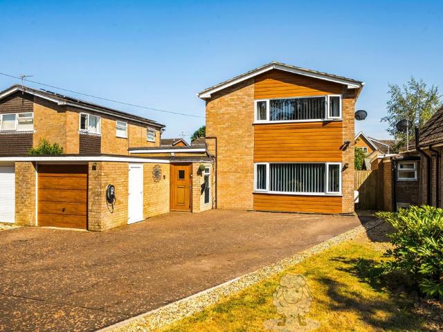5 bedroom detached house for sale