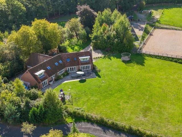5 bedroom detached house for sale