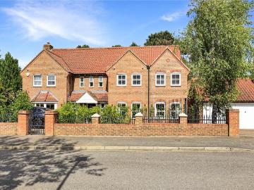 5 bedroom detached house for sale